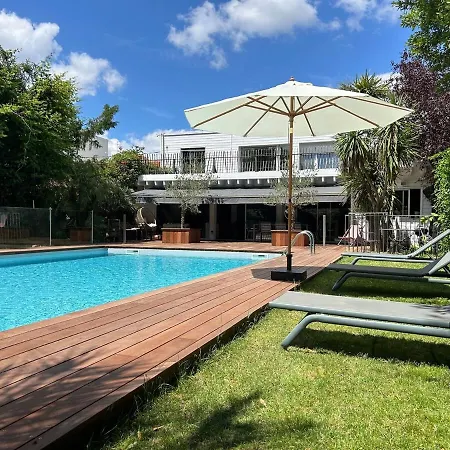 Family In With Large Pool ヴィラ